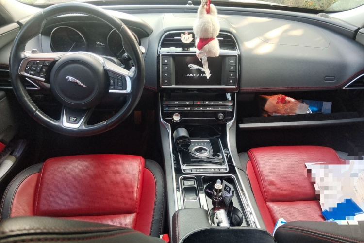 捷豹XE 2017款 2.0T 200PS R-Sport中控内饰7002