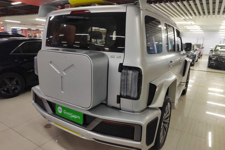 超境汽车 共创坦克300 2021款 2.0T 赛博坦克车身外观7