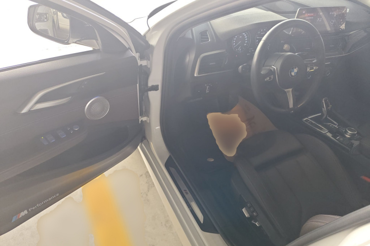 宝马1系 2021款 改款 125i M运动曜夜版中控内饰7003