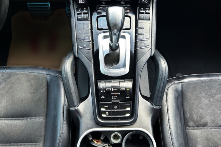 保时捷 2016款 Cayenne Platinum Edition 3.0T局部细节18