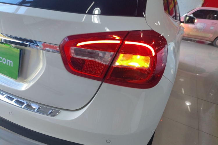 奔驰GLA 2016款 GLA 200 动感型车身外观9