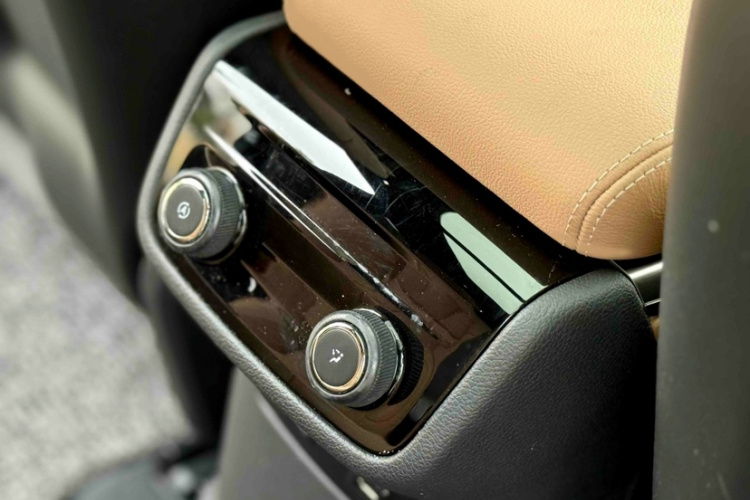 蔚来ES8 2020款 415KM 七座版中控内饰7005