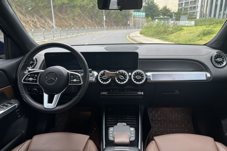 奔驰GLB 2020款 改款 GLB 200 动感型中控内饰12
