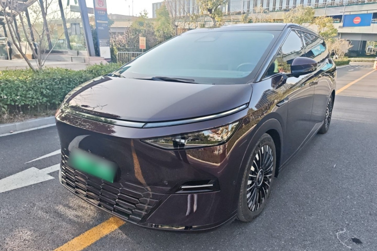 小鹏X9 2025款 740超长续航 Max车身外观1