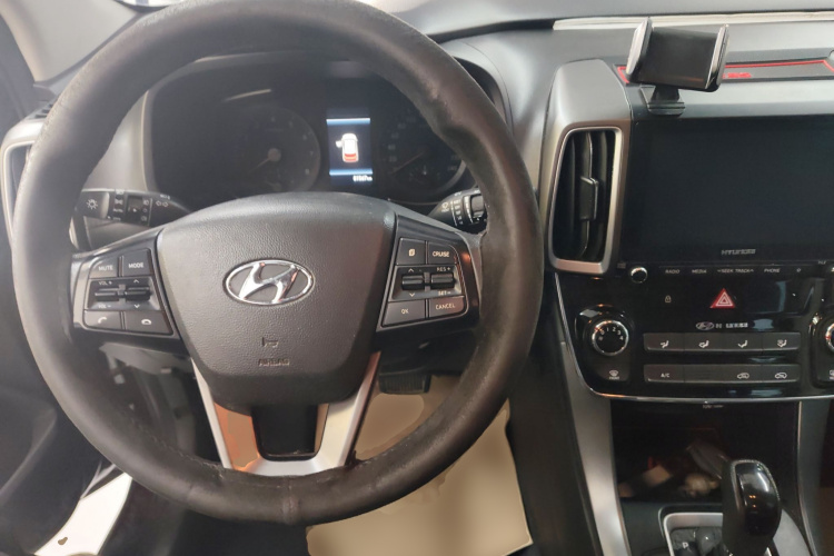 北京现代ix35 2018款 2.0L 自动两驱智勇·畅享版中控内饰12