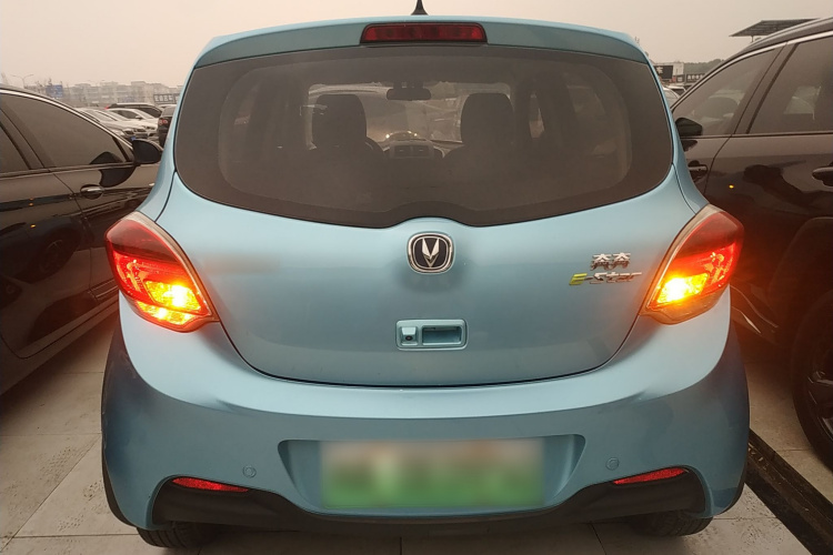 长安欧尚 奔奔E-Star 2021款 国民版 心悦版 磷酸铁锂（31.86kWh）车身外观6004