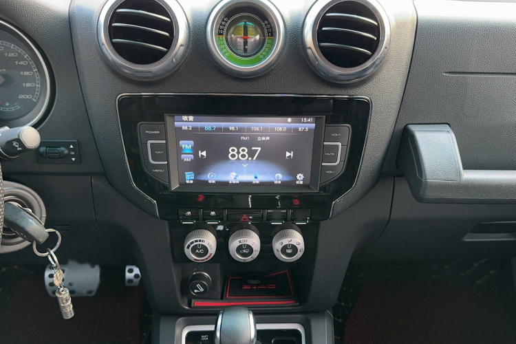 北京BJ40 2016款 40L 2.3T 自动四驱尊享版局部细节16