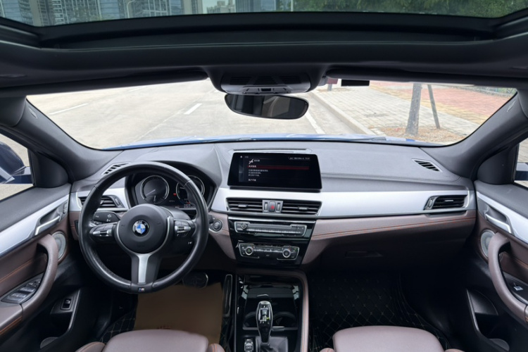 宝马X2 2021款 改款 sDrive25i 曜夜版中控内饰7002