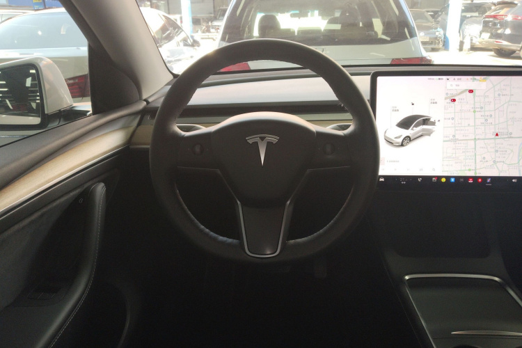 特斯拉 Model Y 2021款 长续航全轮驱动版中控内饰13