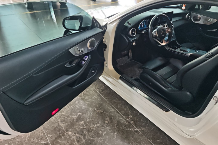 奔驰C级(进口) 2020款 C 260 轿跑车中控内饰20