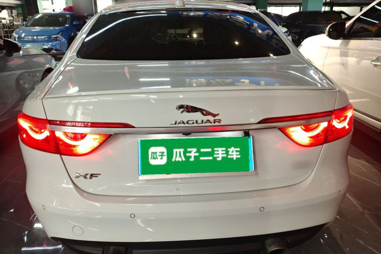捷豹XF 2016款 XF 2.0T 两驱R-Sport运动版车身外观6004