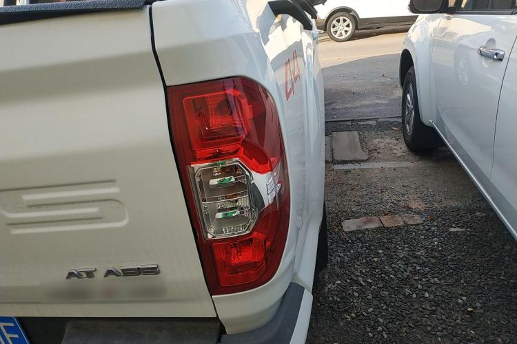 上汽大通MAXUS 大通T70 2019款 2.0T柴油自动四驱舒享型标箱高底盘车身外观6006