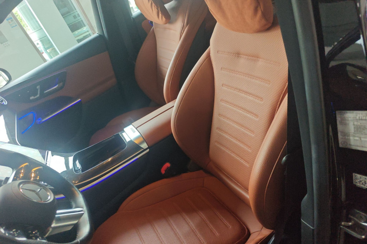 奔驰GLC 2023款 GLC 260 L 4MATIC 豪华型 5座中控内饰19