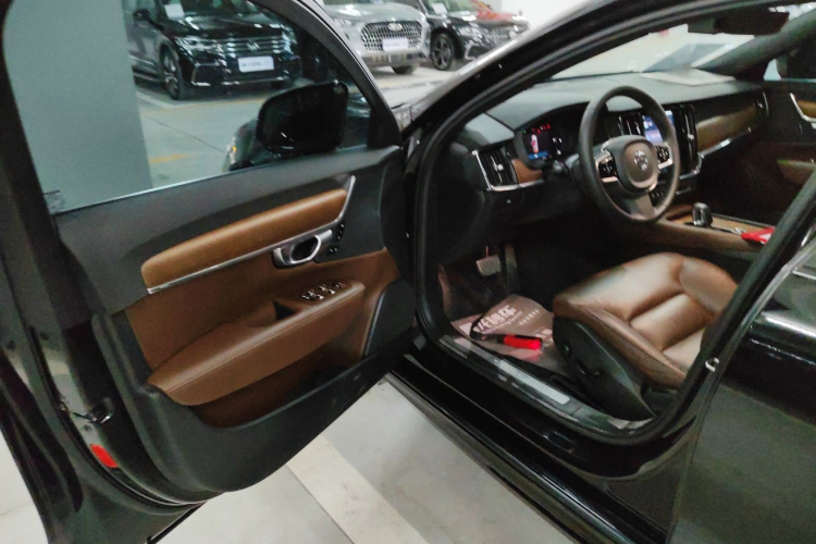 沃尔沃S90 2023款 B5 智逸豪华版中控内饰7003