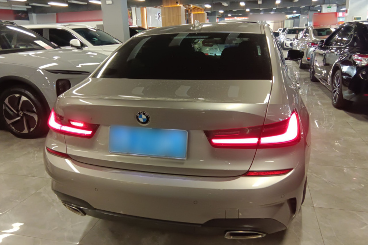 宝马3系 2022款 325Li M运动套装车身外观6