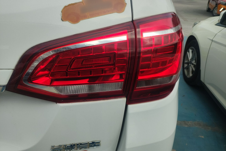 哈弗H6 2015款 改款 运动版 1.5T 手动两驱精英型车身外观6004