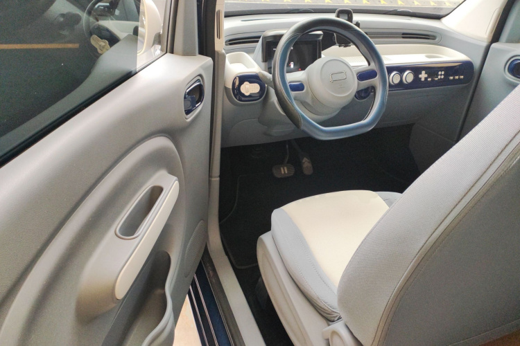 奔腾小马 2025款 222km 闪电马中控内饰20