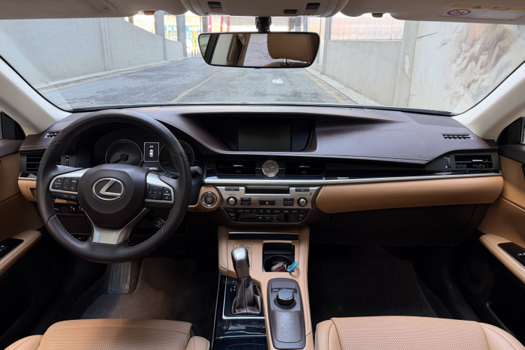 雷克萨斯ES 2015款 200 精英版中控内饰7004