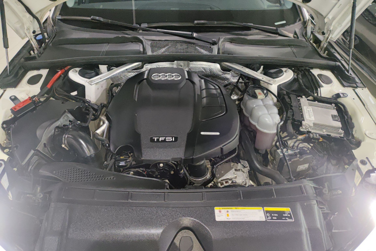 奥迪A4L 2019款 40 TFSI 时尚型 国VI机舱底盘24