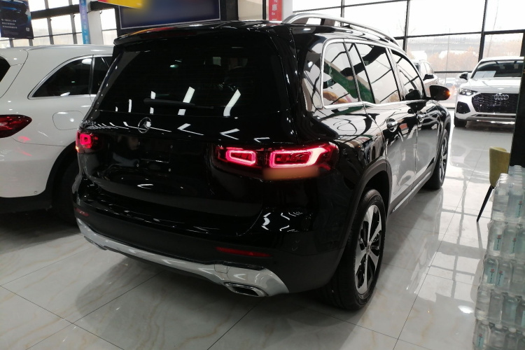 奔驰GLB 2023款 GLB 220 时尚型车身外观7