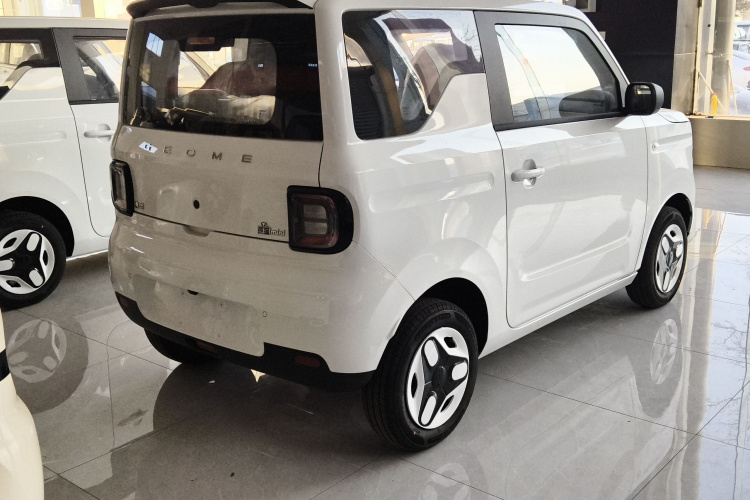 吉利银河 熊猫 2025款 210km 元气熊车身外观7