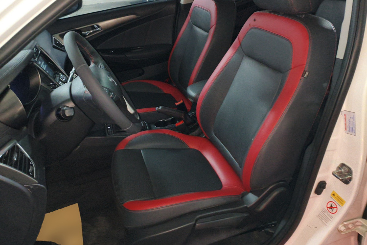 长安 逸动 2016款 XT 1.6L 手动俊酷型中控内饰19