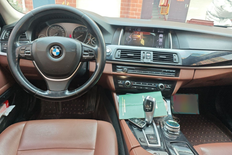 宝马5系 2017款 520Li 典雅型中控内饰12