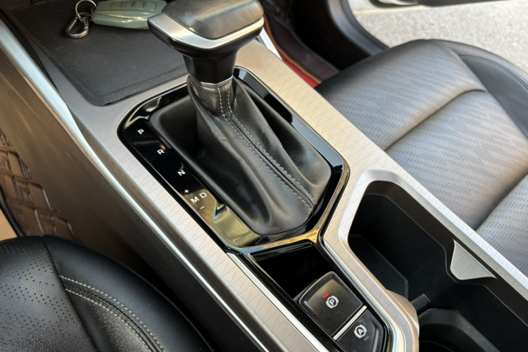 吉利汽车 帝豪 2022款 第4代 1.5L CVT尊贵型中控内饰7006