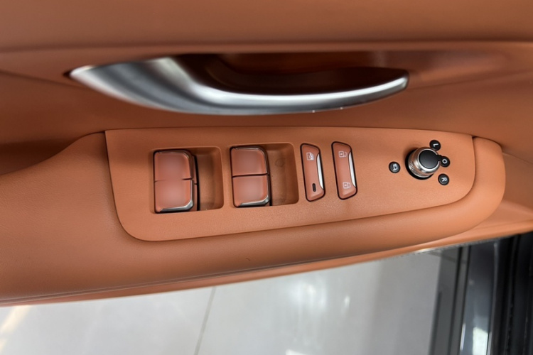 蓝电E5 PLUS 2026款 165km 长续航先享版Ultra 7座局部细节9003