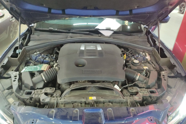 捷豹F-PACE 2021款 340PS R-Dynamic SE机舱底盘24