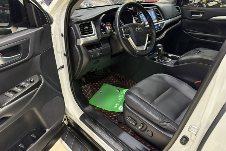 丰田 汉兰达 2018款 2.0T 四驱豪华版 7座 国VI中控内饰7003