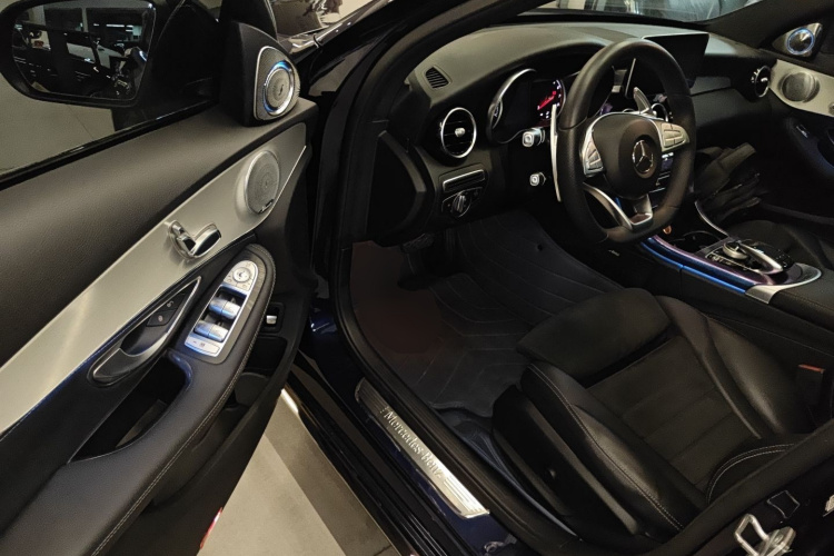 奔驰C级 2017款 改款 C 200 运动版中控内饰20