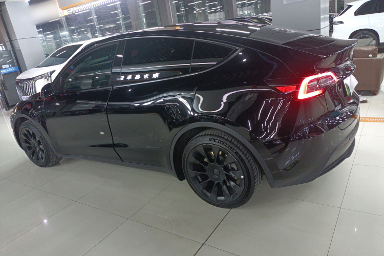 特斯拉 Model Y 2022款 改款 后轮驱动版车身外观4