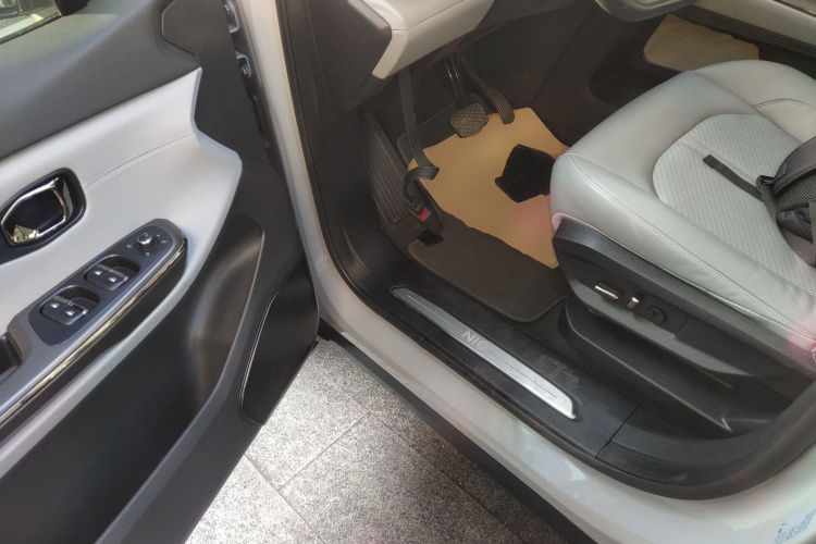 蔚来ES6 2020款 420KM 运动版中控内饰7003