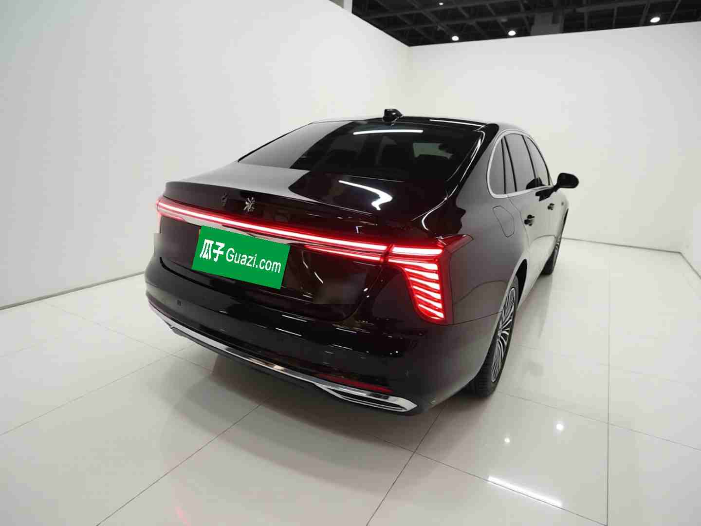车辆右后45度外观展示