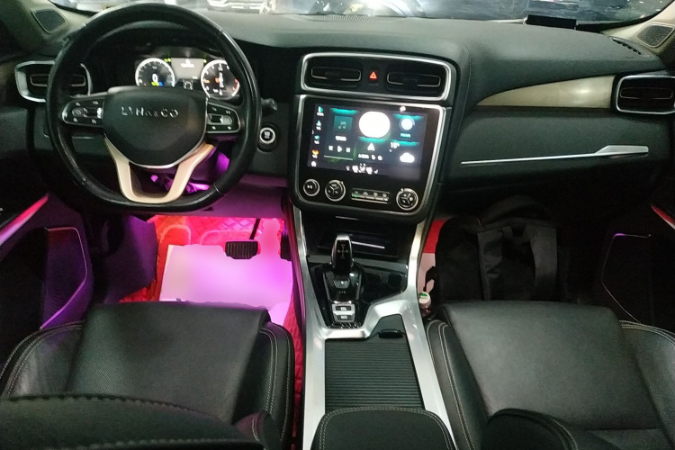 领克01 2019款 2.0T 两驱型Pro版 国V中控内饰7002