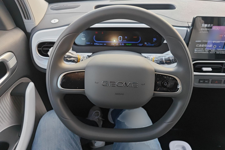 吉利银河 熊猫 2025款 210km 元气熊中控内饰13