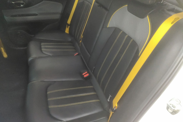 广汽传祺 影豹 2022款 270T DCT J16银河战机版中控内饰7004