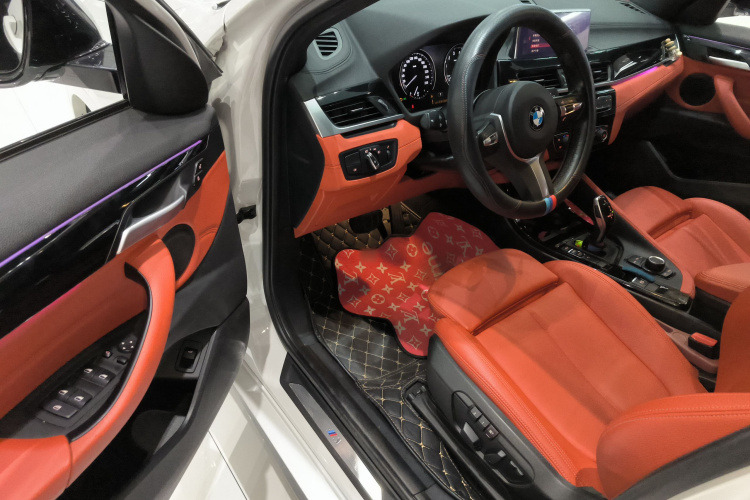 宝马X2 2020款 sDrive25i 领先型M运动套装中控内饰20