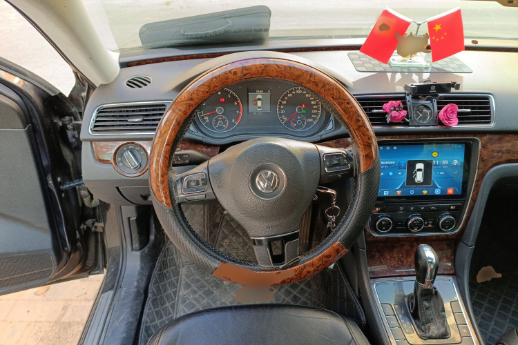 大众 帕萨特 2011款 1.8TSI DSG御尊版中控内饰13