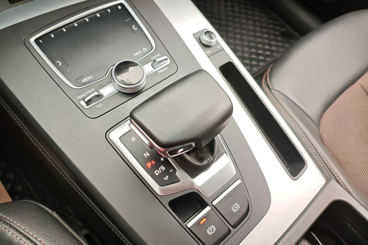 奥迪Q5L 2018款 40 TFSI 荣享时尚型 国VI局部细节18