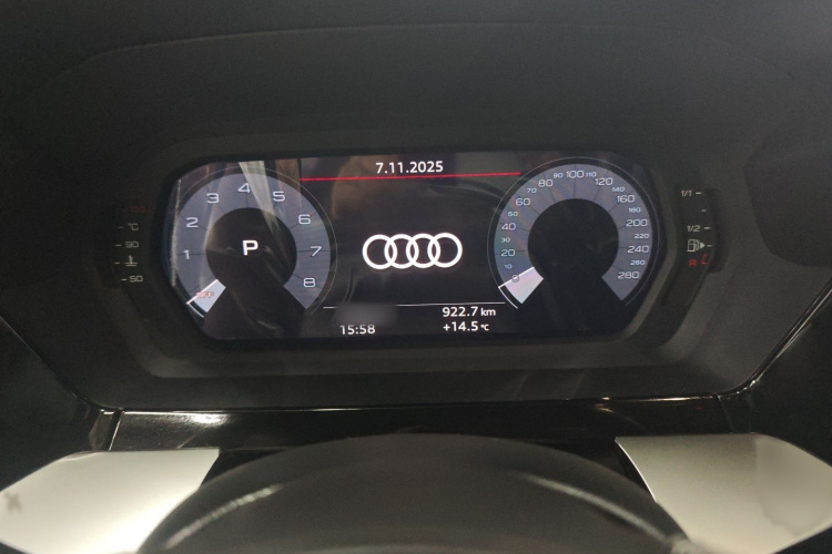 奥迪A3 2024款 A3L Limousine 35 TFSI 时尚运动型中控内饰7002