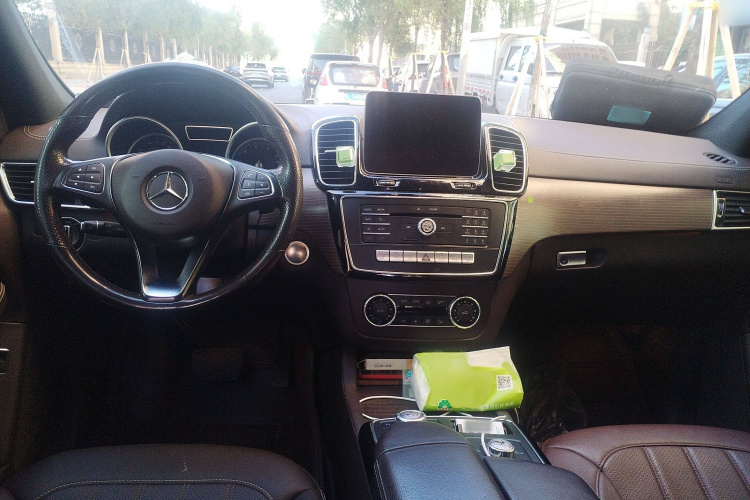 奔驰GLE 2018款 GLE 320 4MATIC 动感型臻藏版中控内饰7002