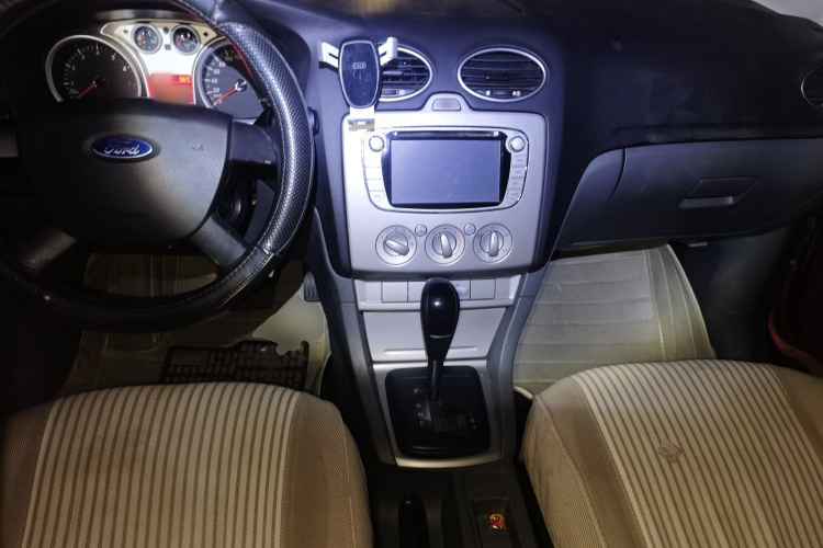 福特 福克斯 2013款 两厢经典 1.8L 自动基本型中控内饰12