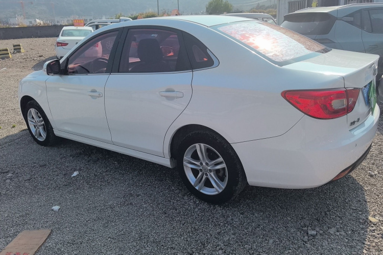 奔腾B30 2017款 1.6L 自动舒适型车身外观4