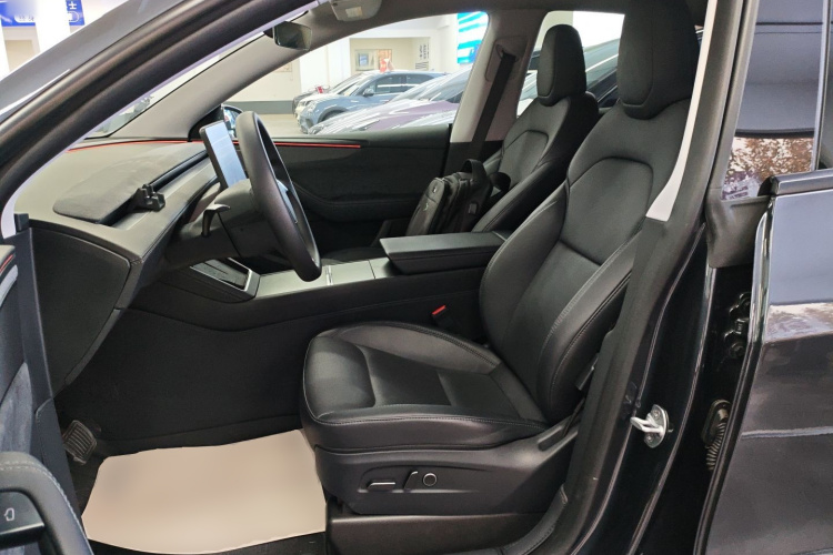 特斯拉 Model Y 2025款 长续航全轮驱动 首发版中控内饰19