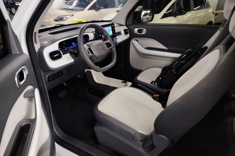 吉利银河 2025款 210km 熊猫骑士中控内饰19