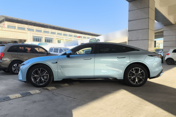 星途 星纪元 ES 2025款 纯电 Pro城区辅助驾驶 77kWh车身外观4