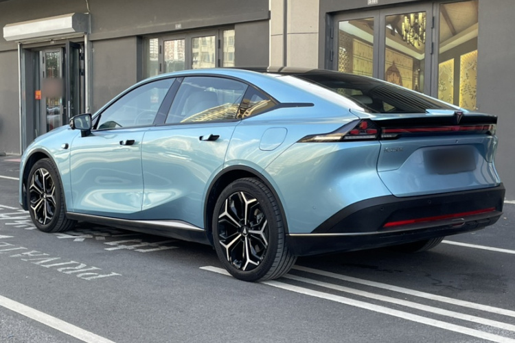 深蓝汽车 深蓝L07 2024款 230Max乾崑智驾ADS SE增程版车身外观6006