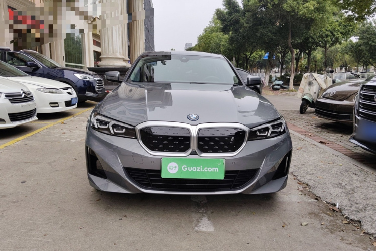 宝马i3 2022款 eDrive 35 L车身外观2